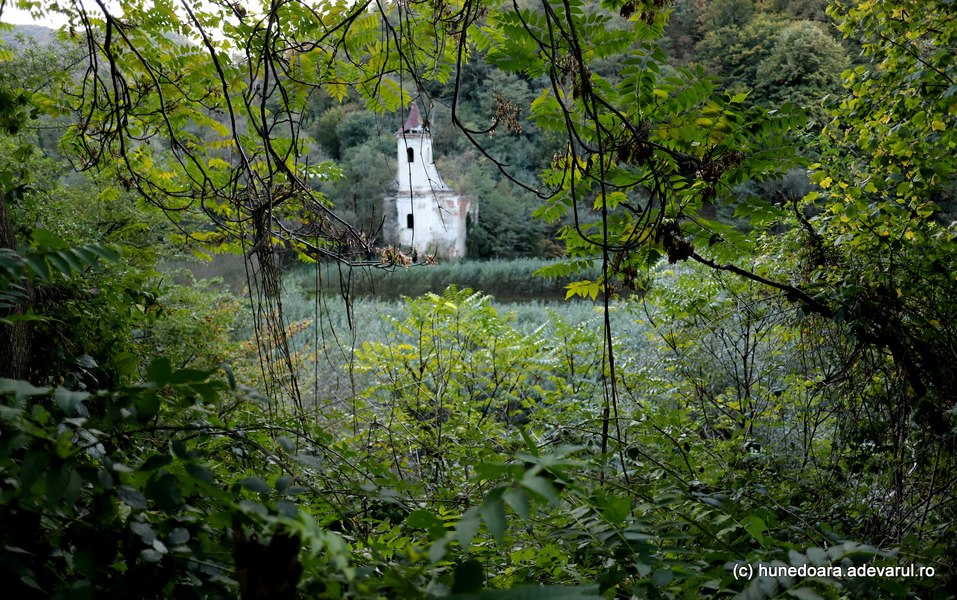 Clădirea misterioasă ieșită din Lacul Cinciș. Apele au înghițit șapte sate din Hunedoara FOTO VIDEO