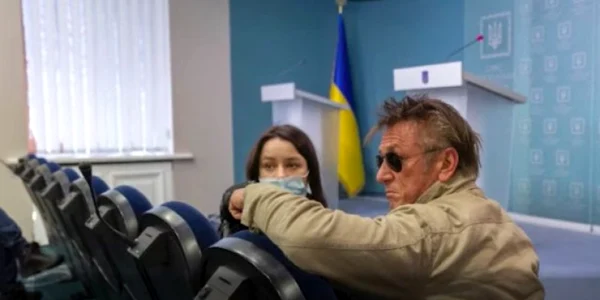 Sean Penn se află la Kiev pentru a documenta invazia Rusiei. Foto