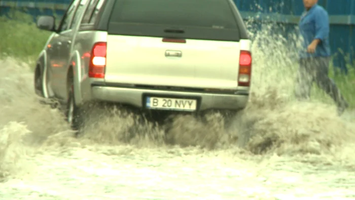 Un echipaj de la Poliţia Locală Târgovişte a fost plasat în sensul giratoriu de la Autogară, pentru a-i opri pe şoferi să intre în pasaj