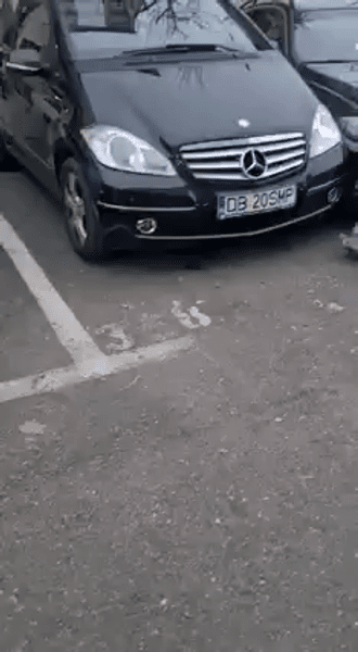 Mașină de colectare gunoi, lovită de un tren de călători privat. Accidentul a avut loc în Aninoasa, Dâmbovița