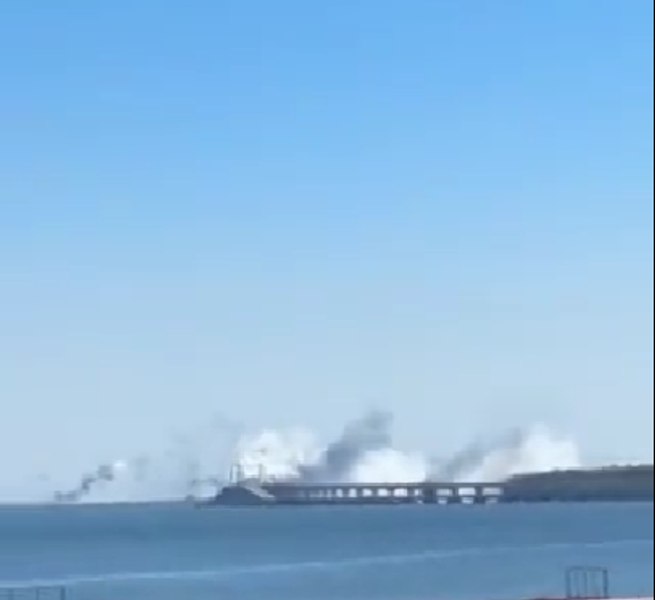 Explozii în preajma Podului Crimeei VIDEO