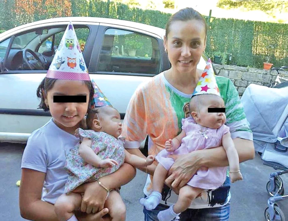 
    Mama Denisei, Geta Dovleac,  şi-a revenit din depresie după  vizita de două luni în Spania, la fiica Adelina și la cei trei nepoți  