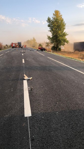 Trafic blocat pe DN2, în localitatea Ciocârlia, din cauza unui accident soldat cu un mort și doi răniți FOTO