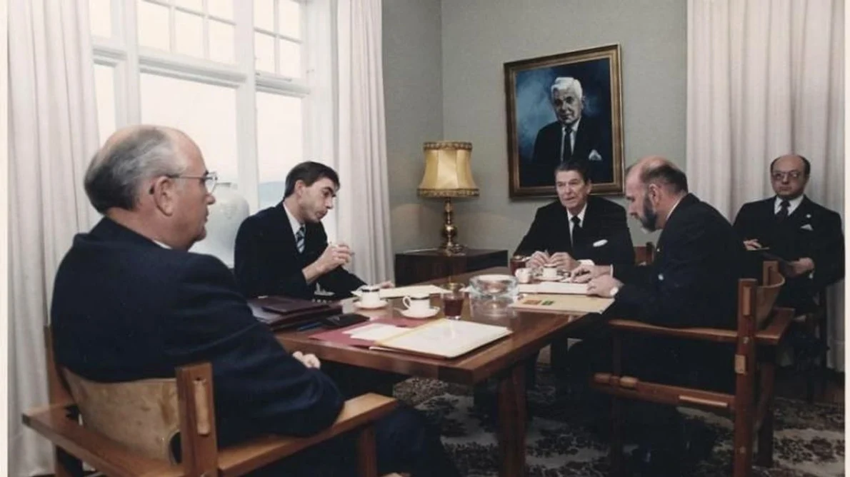 Cum i a ingenunchiat Reagan pe sovietici si ce ar trebui sa invete Obama jpeg