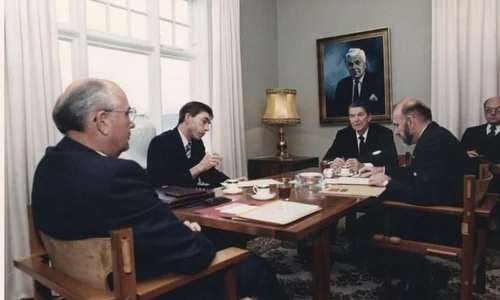 Cum i a ingenunchiat Reagan pe sovietici si ce ar trebui sa invete Obama jpeg