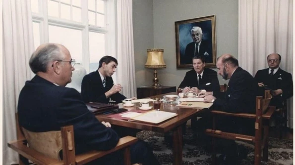 Cum i a ingenunchiat Reagan pe sovietici si ce ar trebui sa invete Obama jpeg