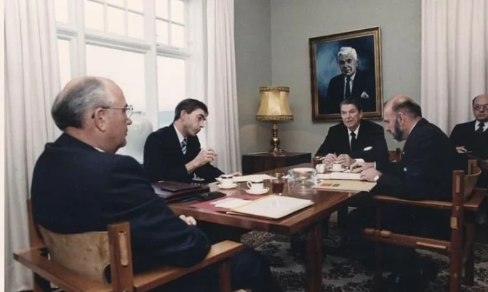 Cum i a ingenunchiat Reagan pe sovietici si ce ar trebui sa invete Obama jpeg