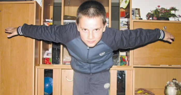 Ştefan se antrenează în fiecare zi pentru a ajunge ca Batman