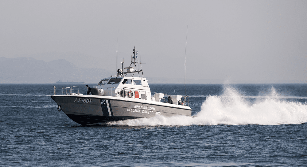 Grecia a tras focuri de avertisment către un vas care „făcea manevre suspecte”. Ankara acuză Atena de hărțuire