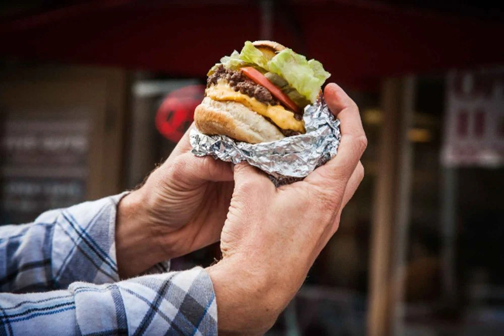 Alimentul care ne scurtează viața cu 36 de minute. Cei mai mulți dintre noi îl avem tot timpul în frigider