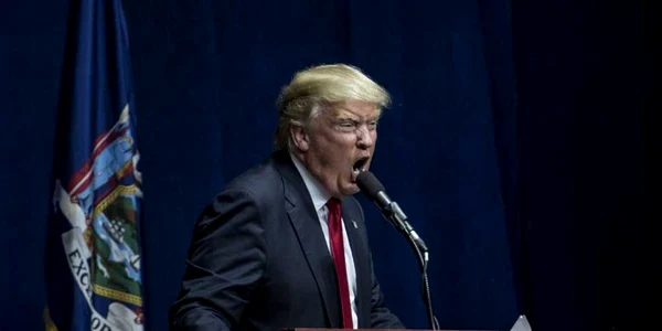 Candidatul republican la preşedinţie Donald Trump vorbeşte la un miting de campanie în Bethpage New York FOTO Guliver/GettyImages