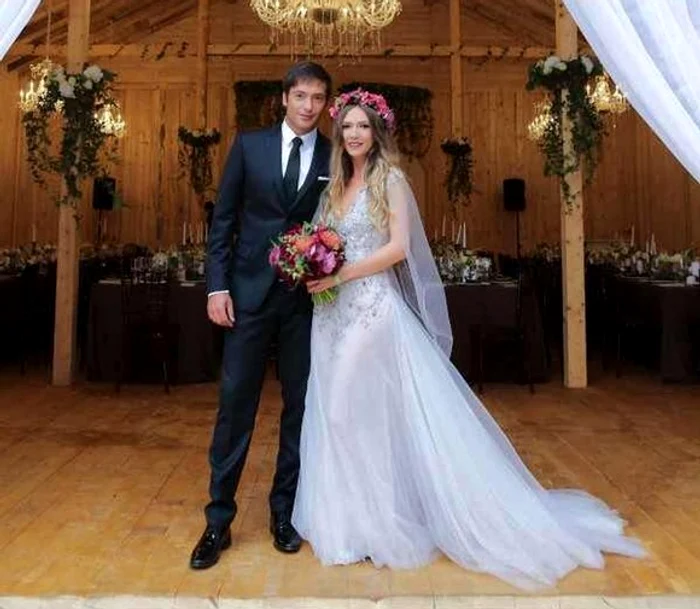 Adela Popescu și Radu Vâlcan s-a căsătorit pe 22 august, deși anunțaseră data nunții pe 30 august
