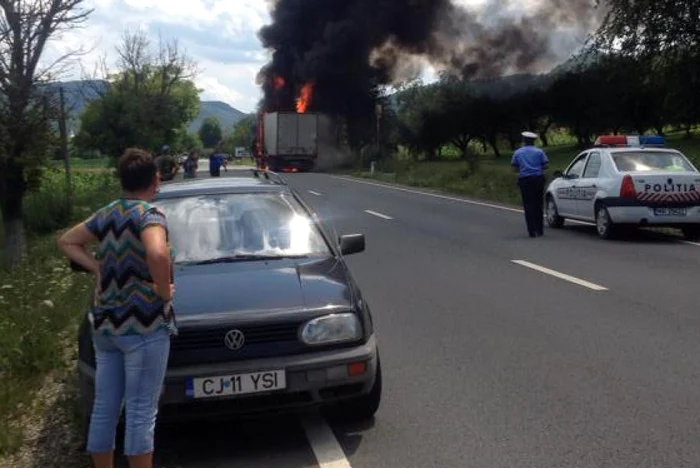 Camionul a ars în totalitate