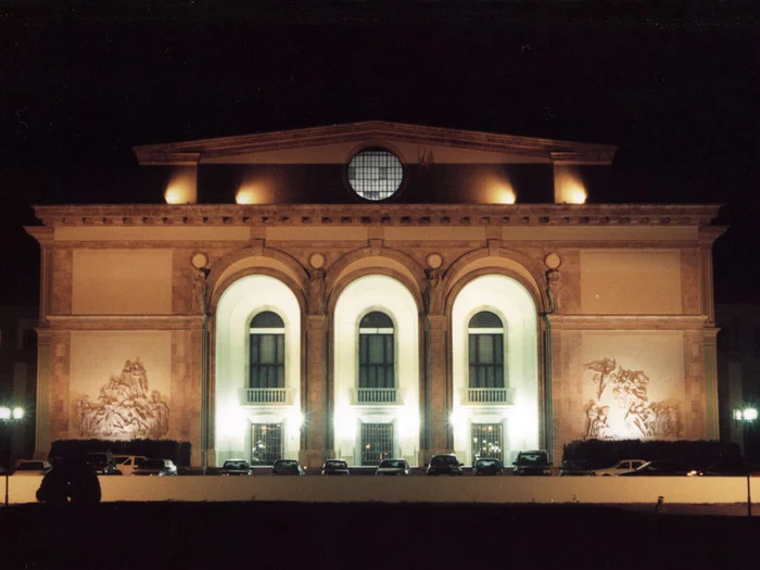 
    Anchetatorii s-au deplasat la Opera Română pentru cercetări  