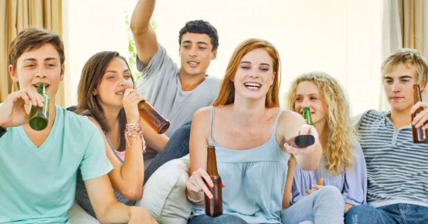Abuzul de alcool în adolescenţă are efecte pe termen lung asupra creieruluip 