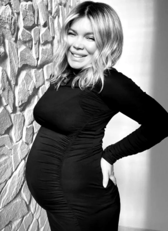 Gina este mândră de burtica ei de gravidăfoto: arhivă personală