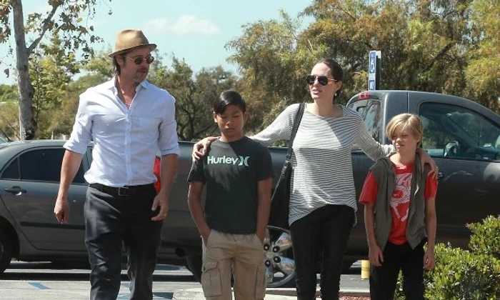 2 angelina jolie brad pitt hepta 2092814 jpg jpeg