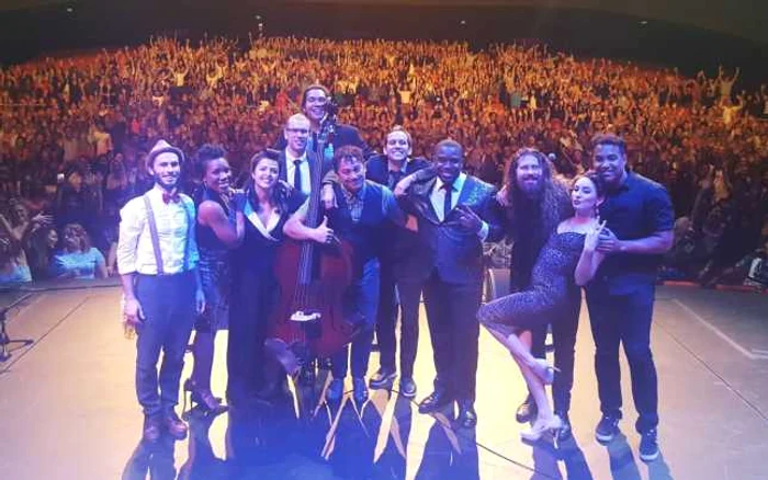 Cu mai mult de 70 de
membri, trupa Postmodern Jukebox are în palmares un canal de YouTube cu două milioane de abonaţi şi 500 de milioane de vizualizări FOTO Facebook