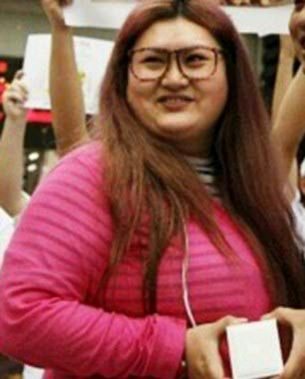 Fata continuă să se îngraşe