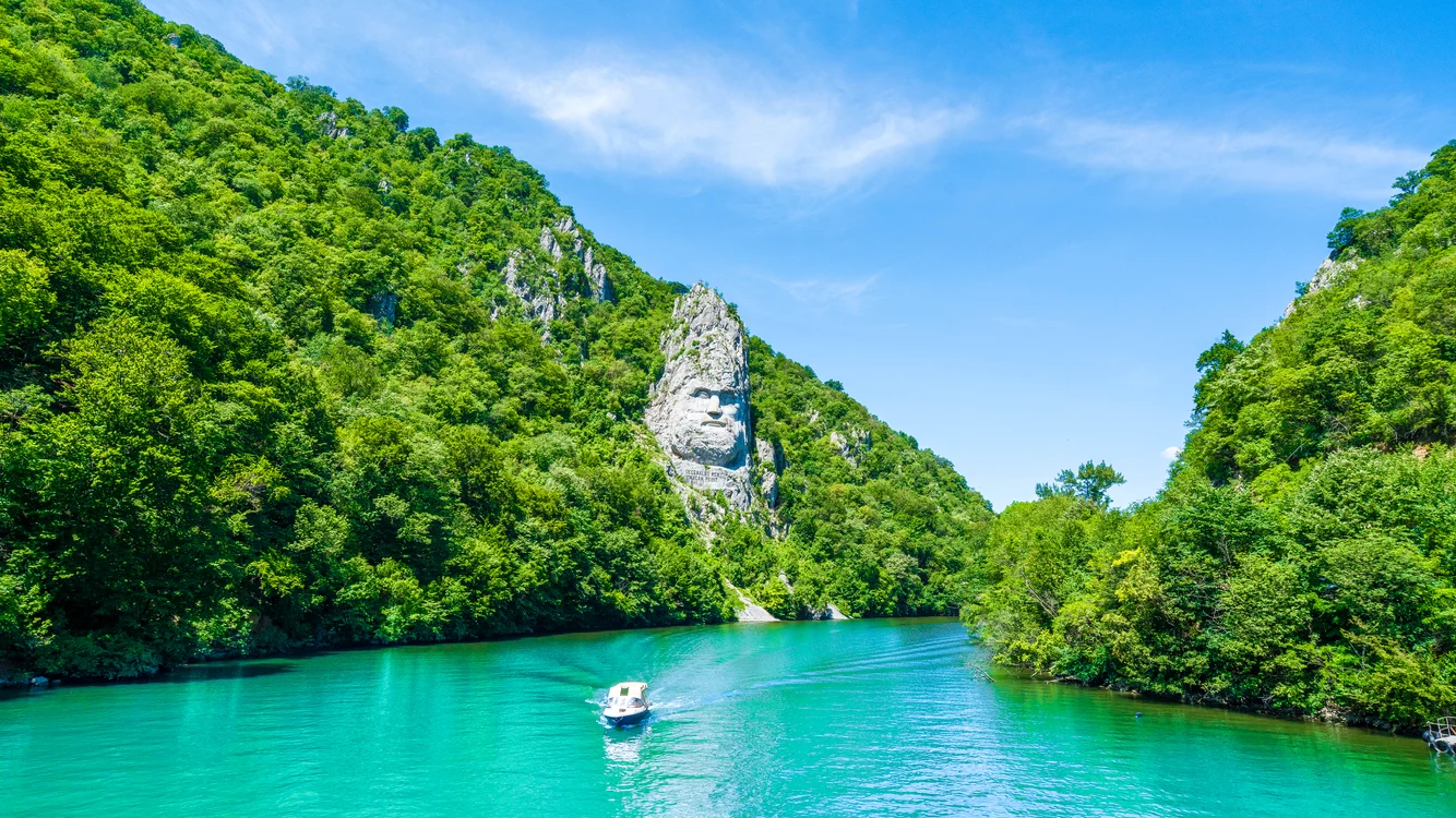  Cine a construit cea mai mare statuie de piatră din Europa / Foto: Shutterstock