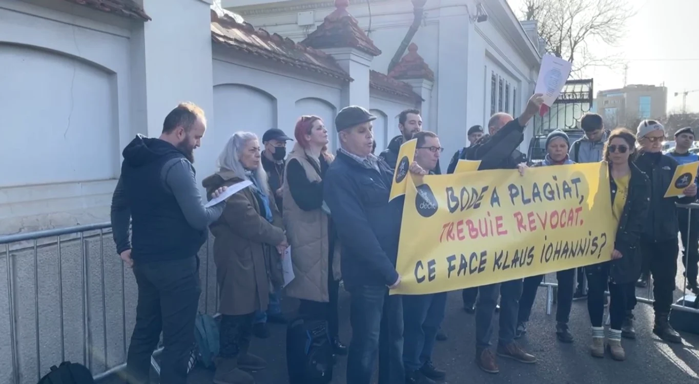 Participanții la protest