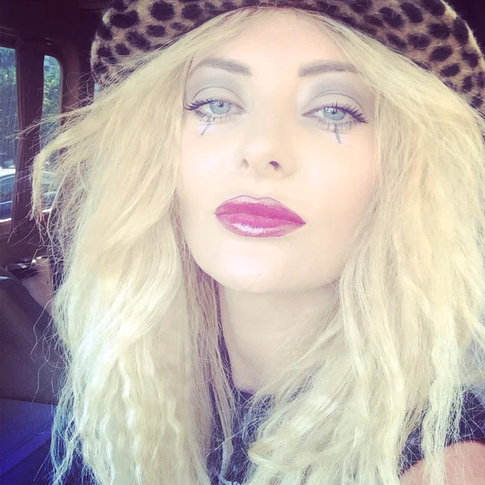 
    Delia îşi planifică minuţios apariţiile şi nu e foarte interesată să apară în presăSursă foto:Facebook  