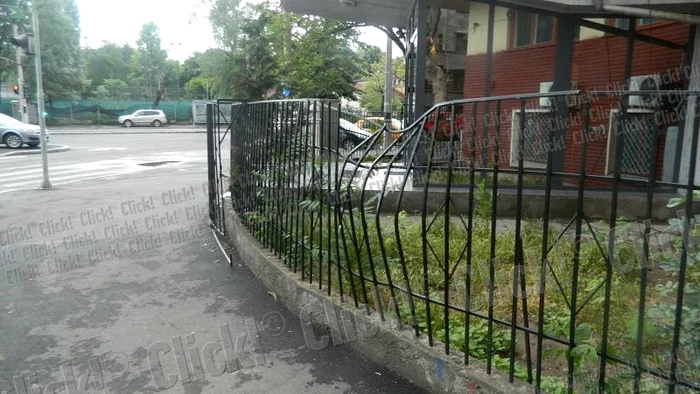 Artista a căzut pe un gard din faţa blocului de unde s-a aruncat