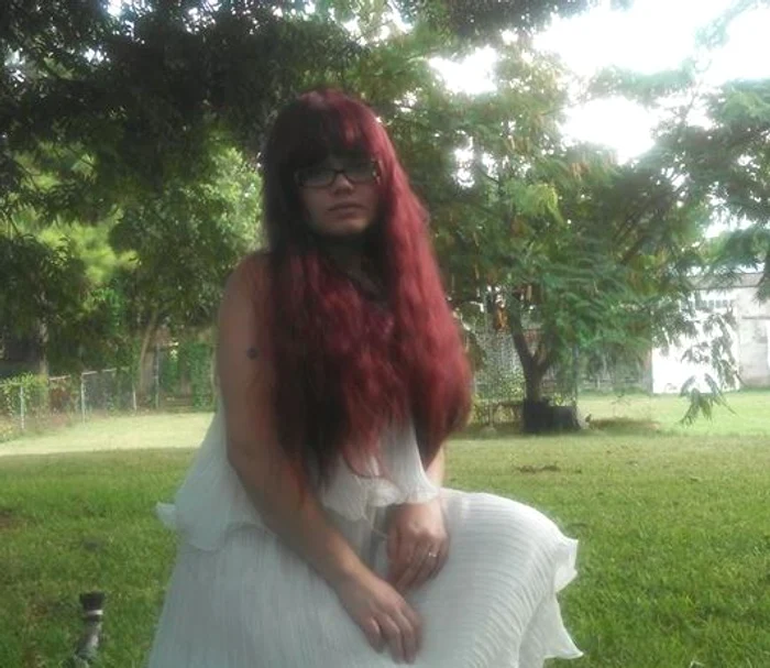 
    Blut Katzchen (28 de ani) îi hrănește cu sânge pe cei care susțin că sunt vampirifoto: Arhiva Personală  