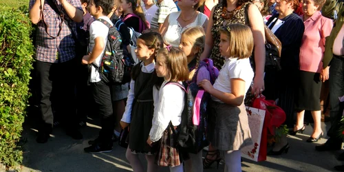 Mâine este ultima zi în care părinţii mai pot înscrie copiii neînmatriculaţi la şcoală, la sediul ISMB