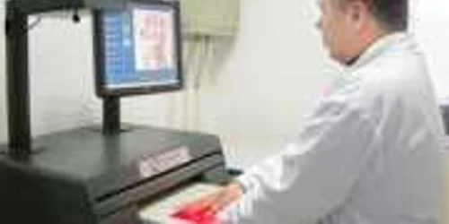Aparatura modernă permite amprentarea electronică a persoanelor, imaginile urmând  a fi introduse direct în sistem  