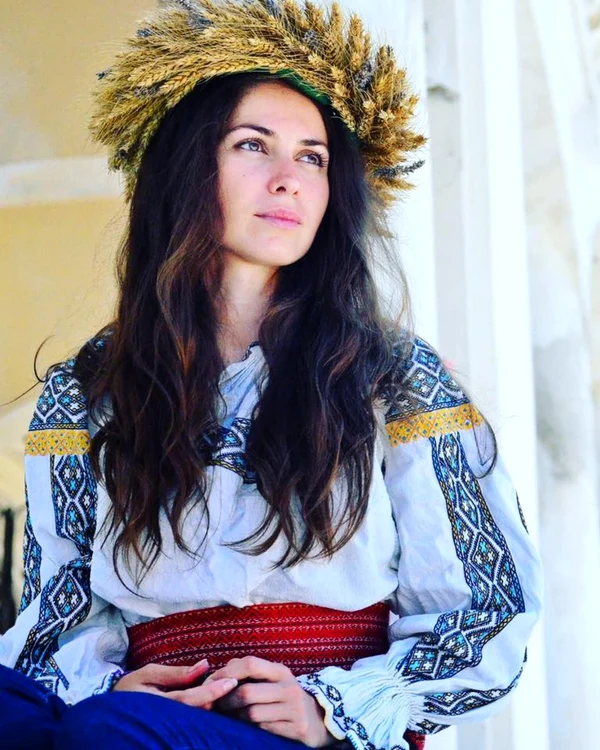 Ziua Universală a Iei - 24 Iunie - de Sânziene Sursa Facebook La Blouse Roumaine Foto Lili Sumănaru