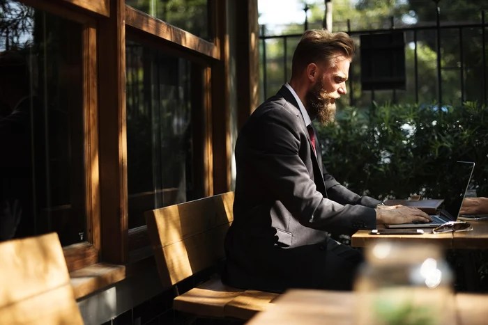 Noile taxe îi înfurie pe unii dintre corporatiști. FOTO: Shutterstock