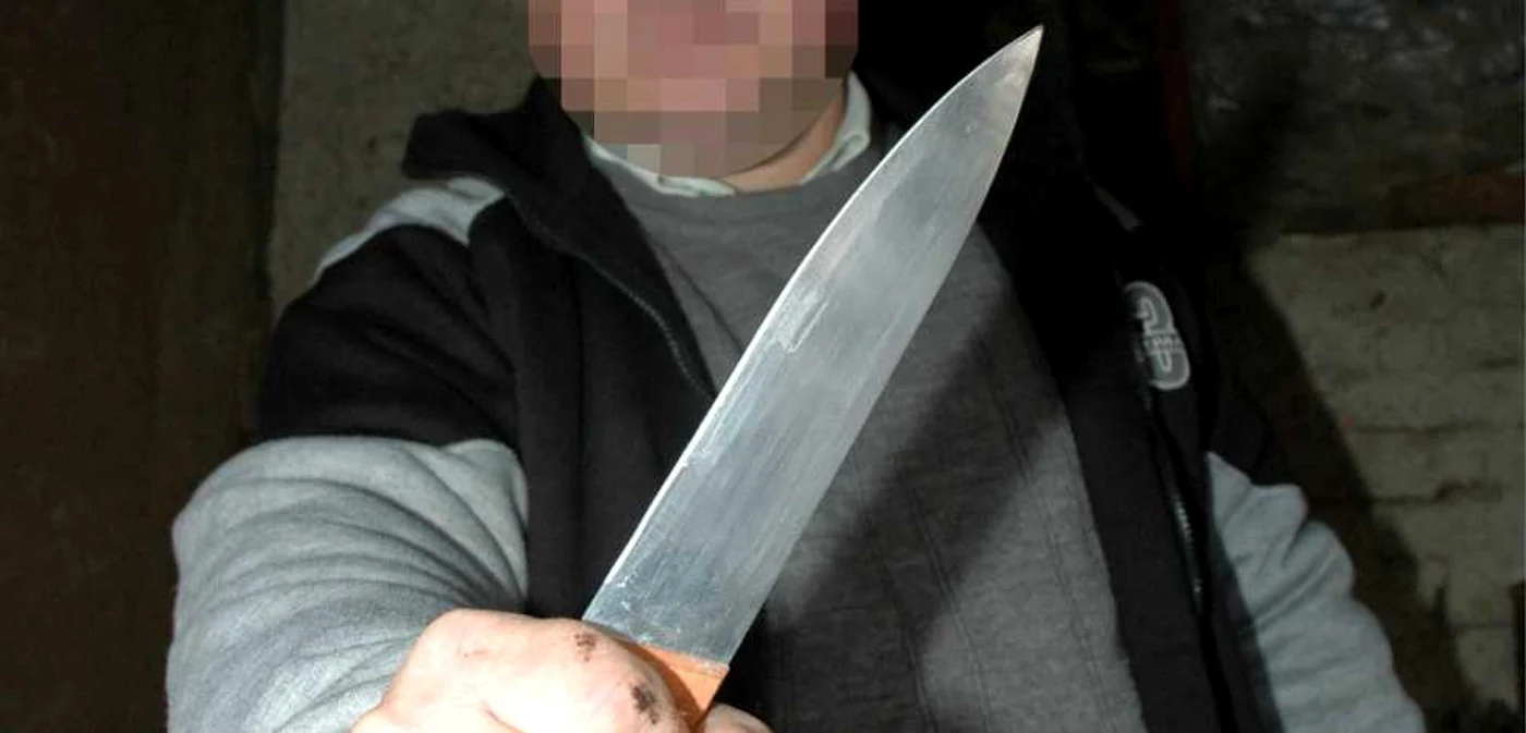 Bărbatul a fost înjughiat cu un cuţit