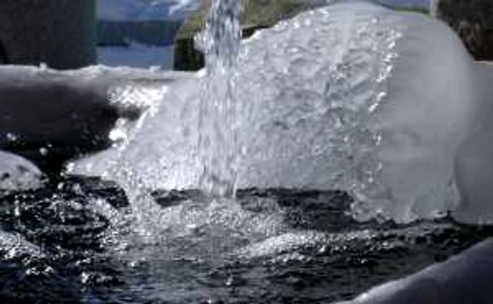 Apa îngheaţă la temperaturi mult mai scăzute decât în trecut