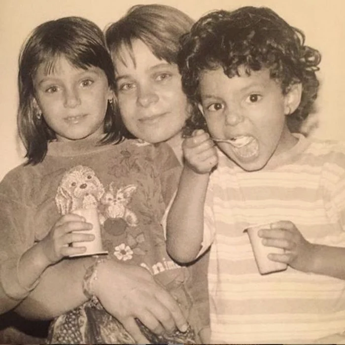 Anca, alături de Sonia și Teodor, acum 23 de ani 