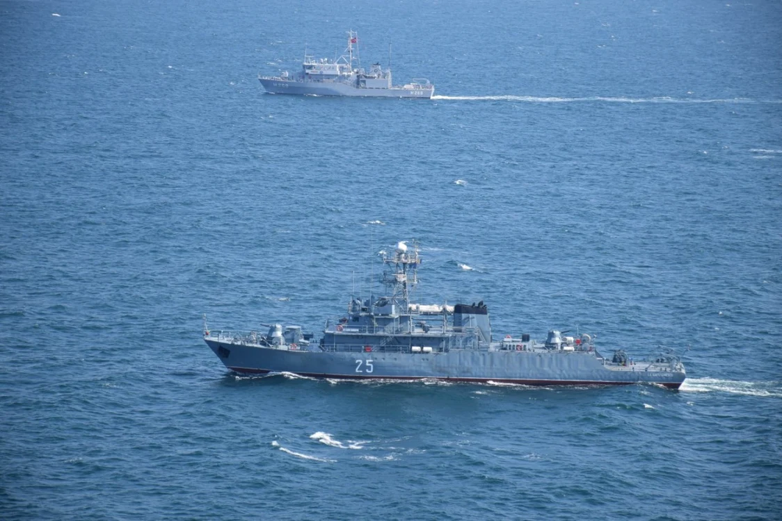 Nave militare antrenamente in Marea Neagra foto navy ro