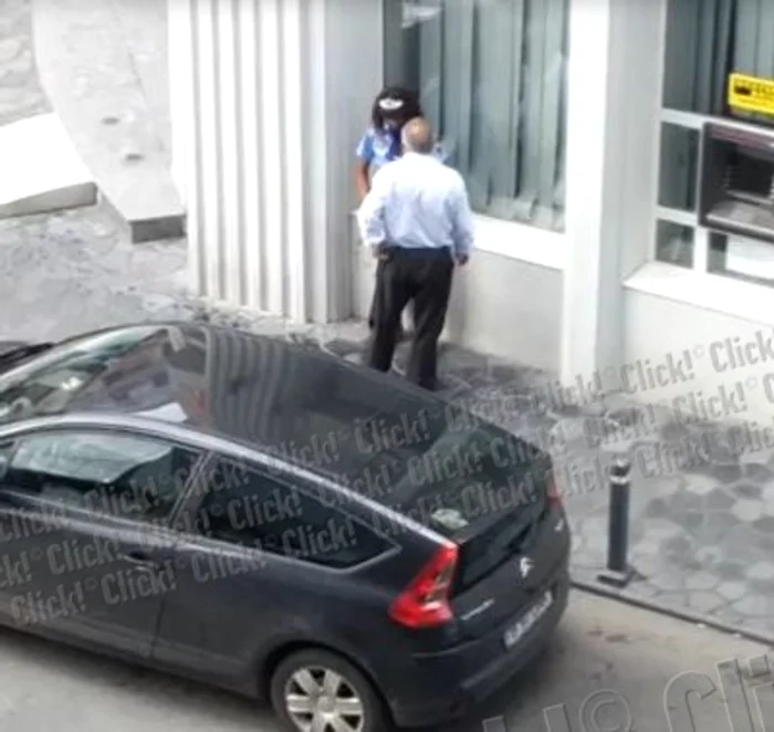 Cei doi au făcut sex sub privirile trecătorilor, în Bucureşti (captură video)