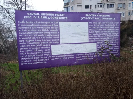 Mormântul Hypogeu ascuns printre bălării