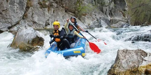 Liber la rafting pe Jiu