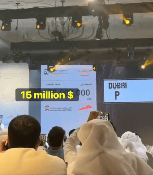 Record mondial. Un număr de înmatriculare, adjudecat cu 15 milioane de dolari la o licitație la Dubai