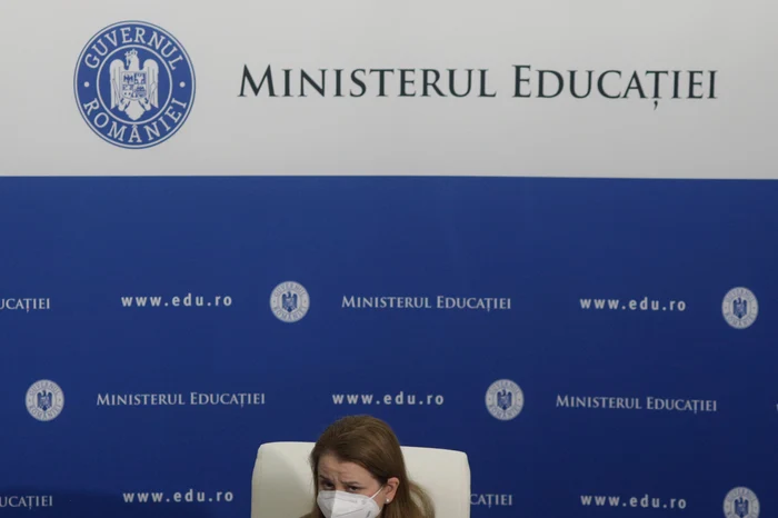 Ministrul Educației, Ligia Deca, susține o conferință de presă la sediul ministerului în București. FOTO Inquam Photos / Octav Ganea