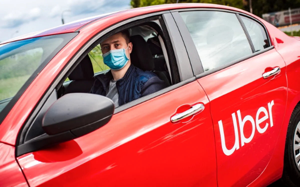 827 de persoane prestau muncă "la negru" pentru Uber