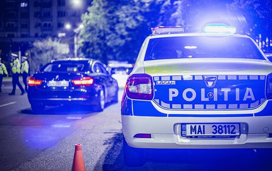 Mașină oprită de polițiști cu focuri de armă. Șofer era beat și a refuzat să oprească