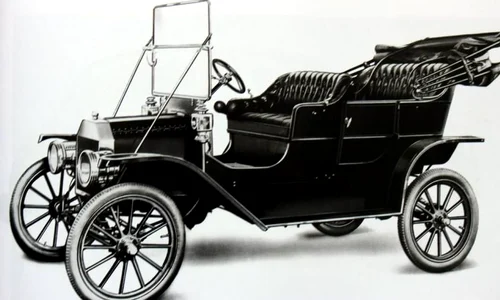 1 octombrie: Henry Ford a început comercializarea primului automobil de serie, denumit "Model T" jpeg