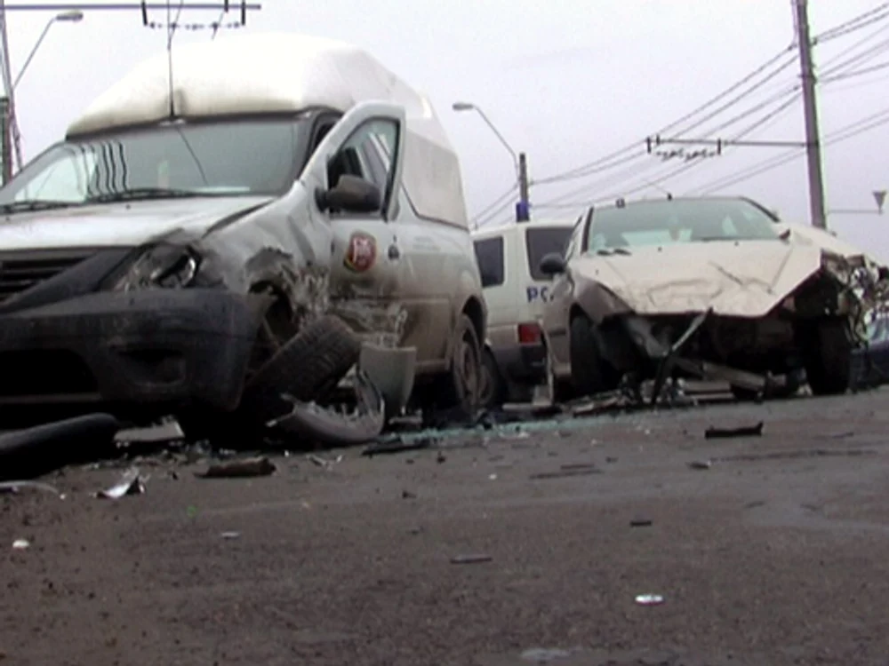 
    În urma accidentului, trei mașini s-au tamponat  