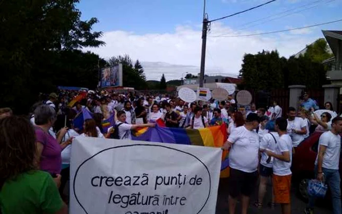 Sute de persoane au luat parte la marşul gay FOTO Florina Pop