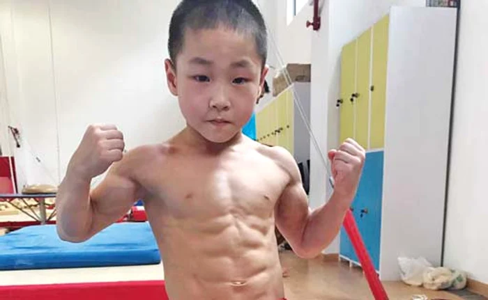 Chen Yi se antrenează zilnic şi are o musculatură demnă de un atlet de performanţăfoto: hepta