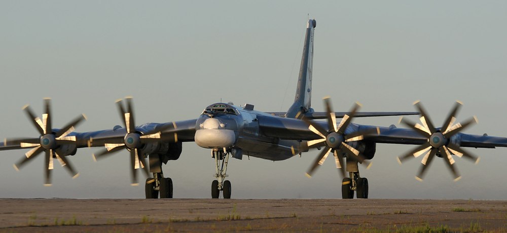 Două bombardiere strategice ruseşti au zburat în apropierea statului american Alaska