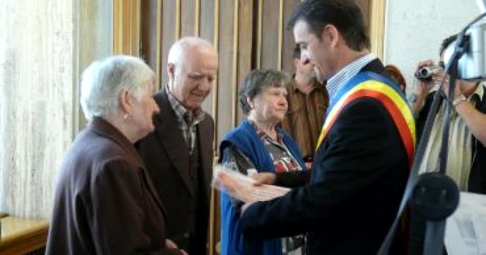 Reşiţa: Aproximativ 100 de reşiţeni au sărbătorit nunta de aur