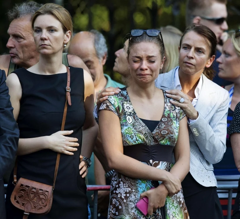 Rudele victimelor accidentului din Ucraina au plâns la sosirea acestora la EindhovenFoto: Reuters